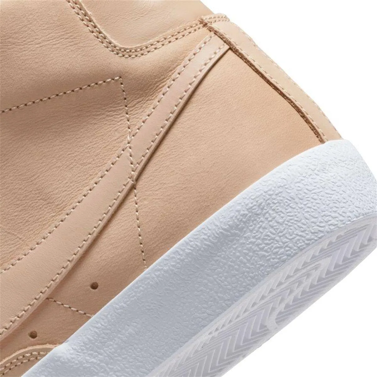 Nike Women's Retro Basketball Shoe