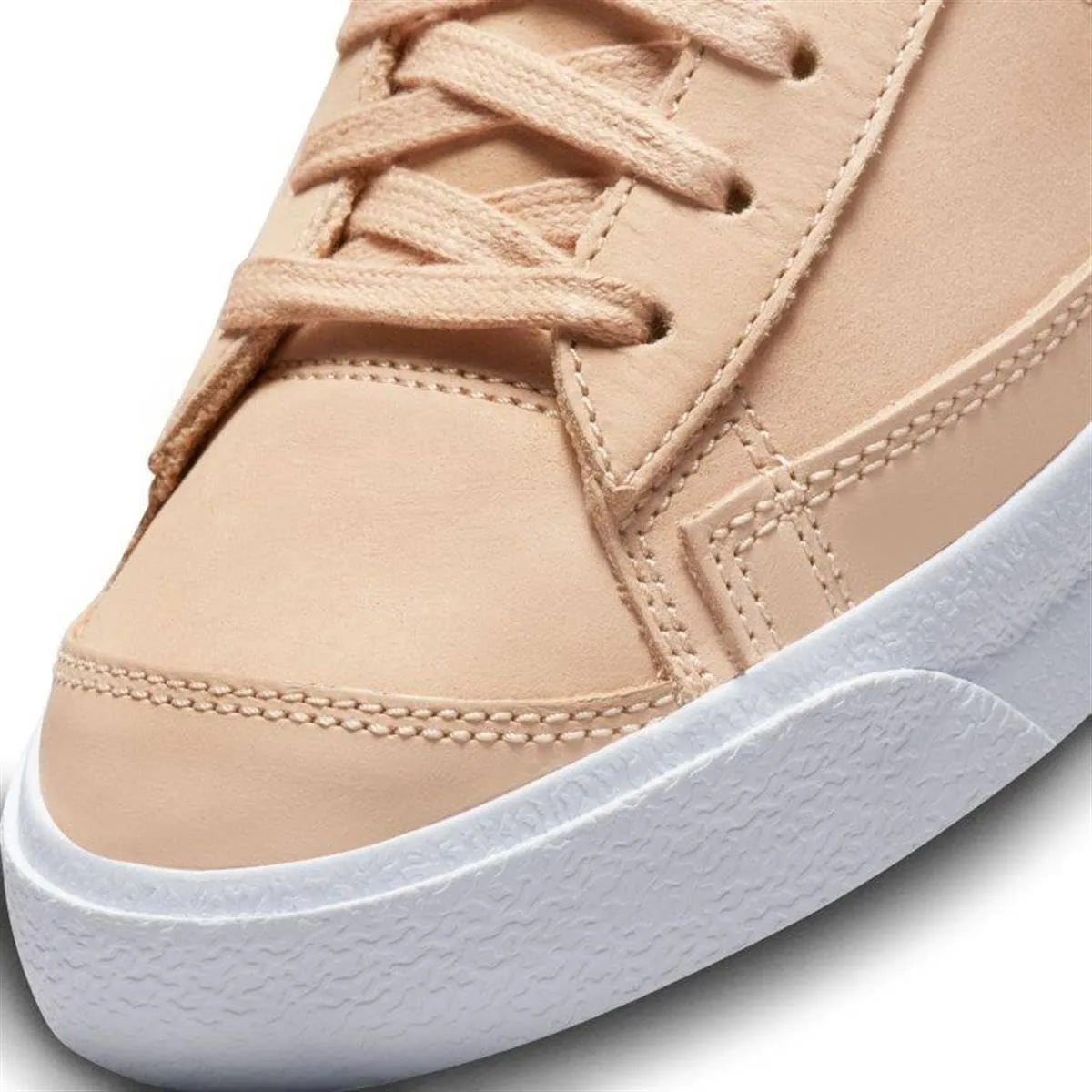 Nike Women's Retro Basketball Shoe