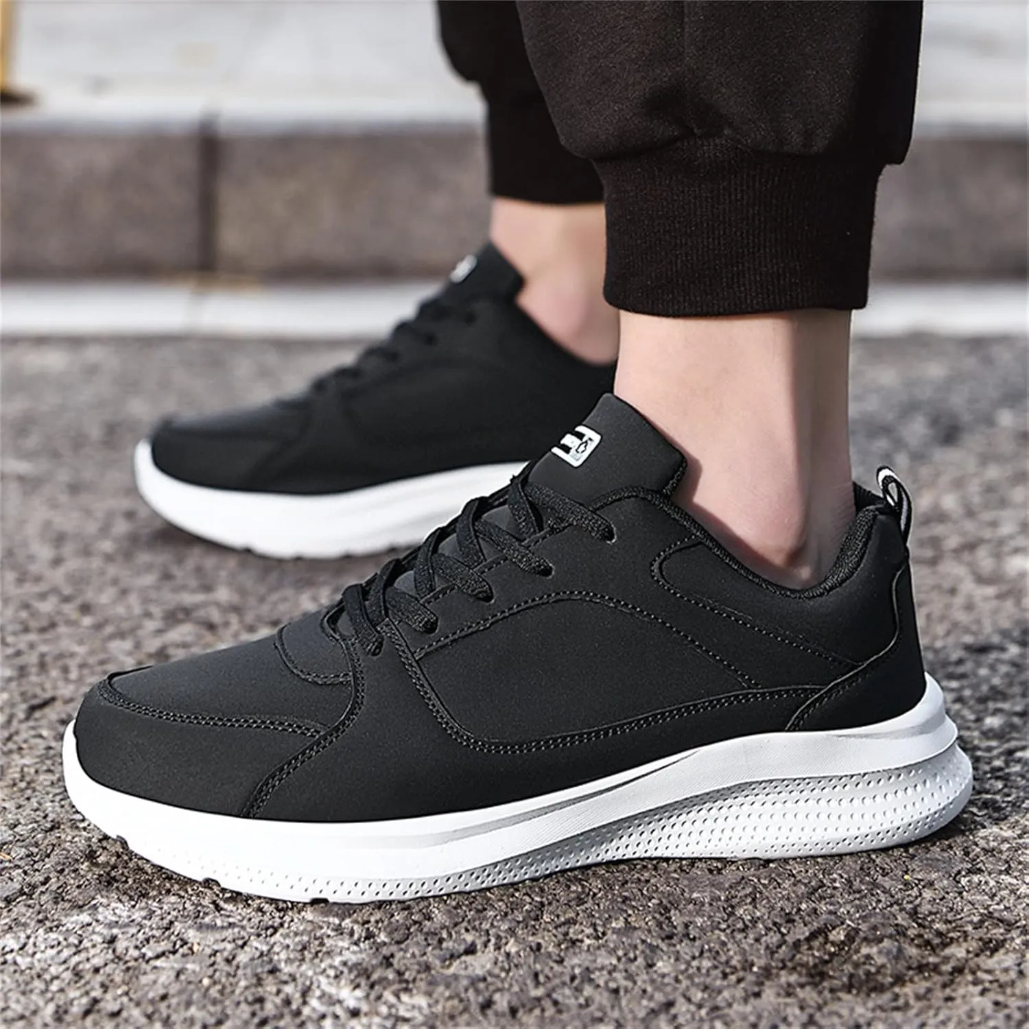 Outdoor Jogging Sneaker for Men Breathable and Light Outdoor Comfy Walking Shoe Business Casual Versatile Shoes