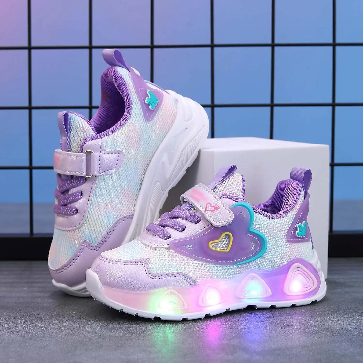 Sneakers for Kids Girls Boys Running Sneakers Kids Light Up Shoes LED Flashing Lightweight Mesh Breathable Adorable