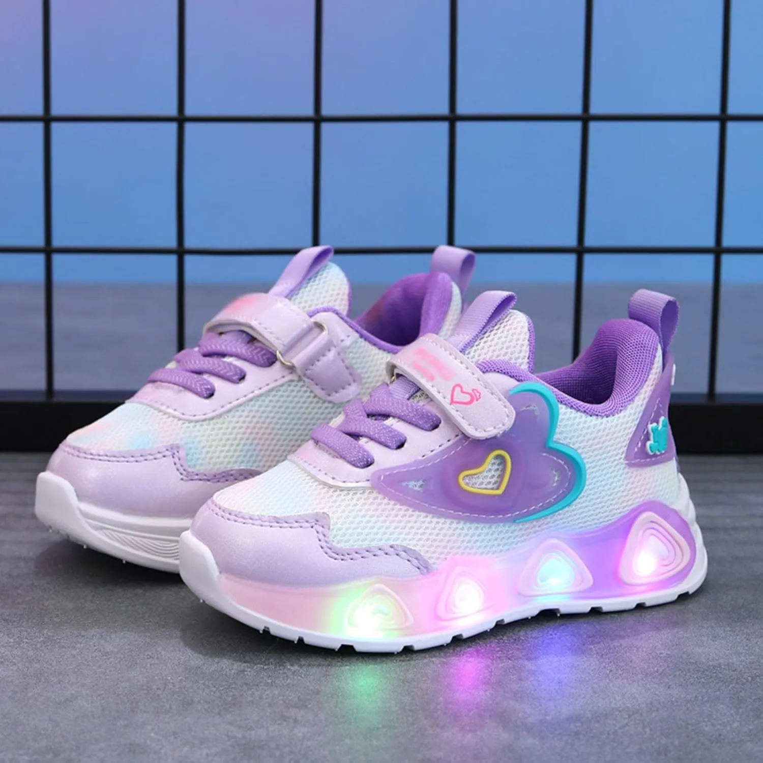 Sneakers for Kids Girls Boys Running Sneakers Kids Light Up Shoes LED Flashing Lightweight Mesh Breathable Adorable