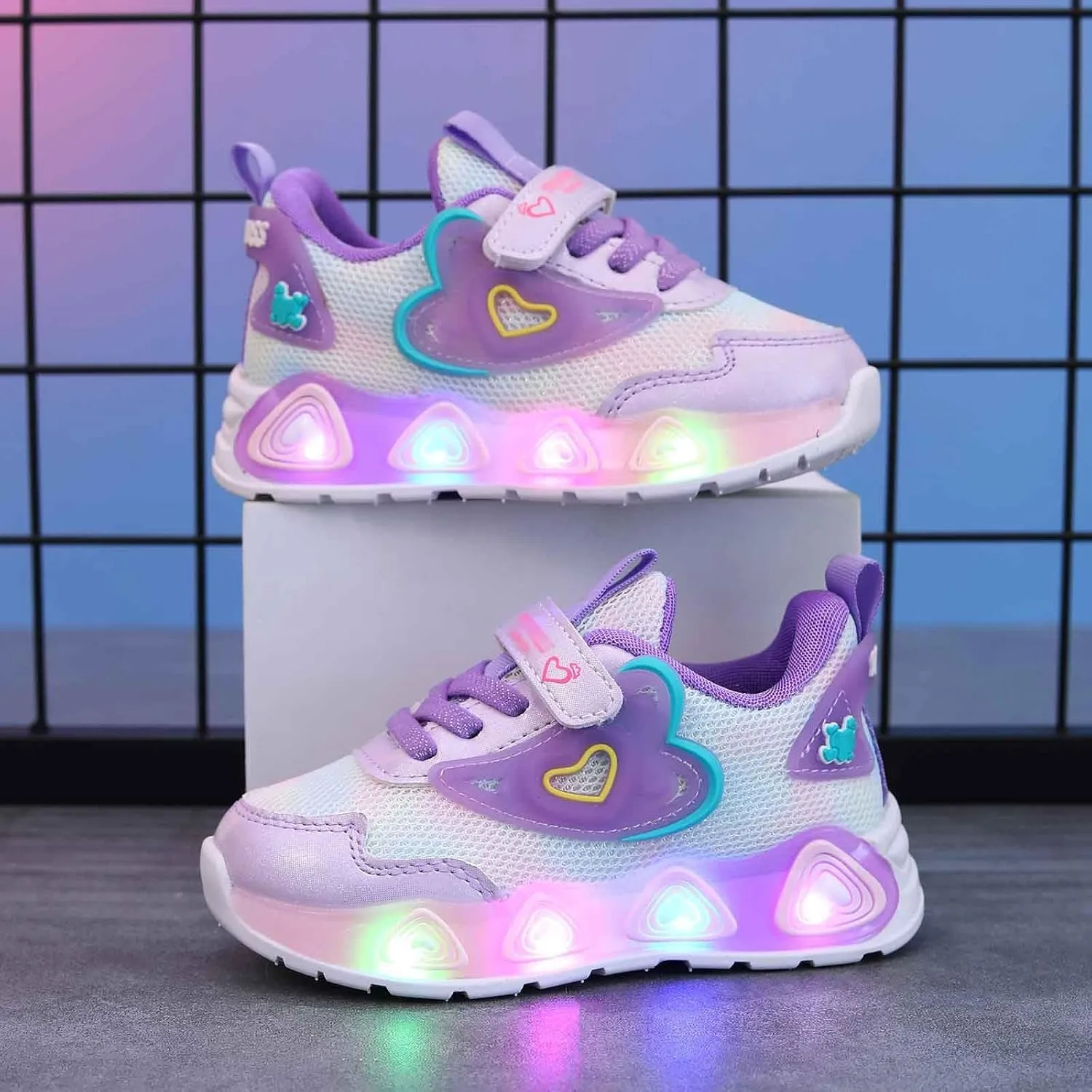 Sneakers for Kids Girls Boys Running Sneakers Kids Light Up Shoes LED Flashing Lightweight Mesh Breathable Adorable