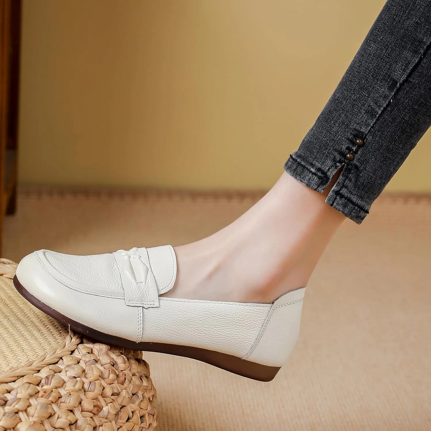 Women's Leather Flat Slip-on Loafers,Comfortable Soft Sole Round Toe Lightweight Driving Moaccasins Shoes Classic Casual Work Office Flats Breathable Mom Walking Shoes