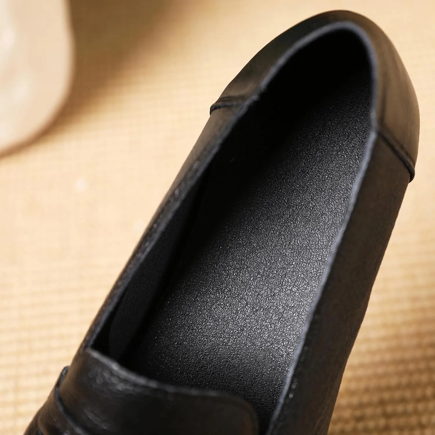 Women's Leather Flat Slip-on Loafers,Comfortable Soft Sole Round Toe Lightweight Driving Moaccasins Shoes Classic Casual Work Office Flats Breathable Mom Walking Shoes