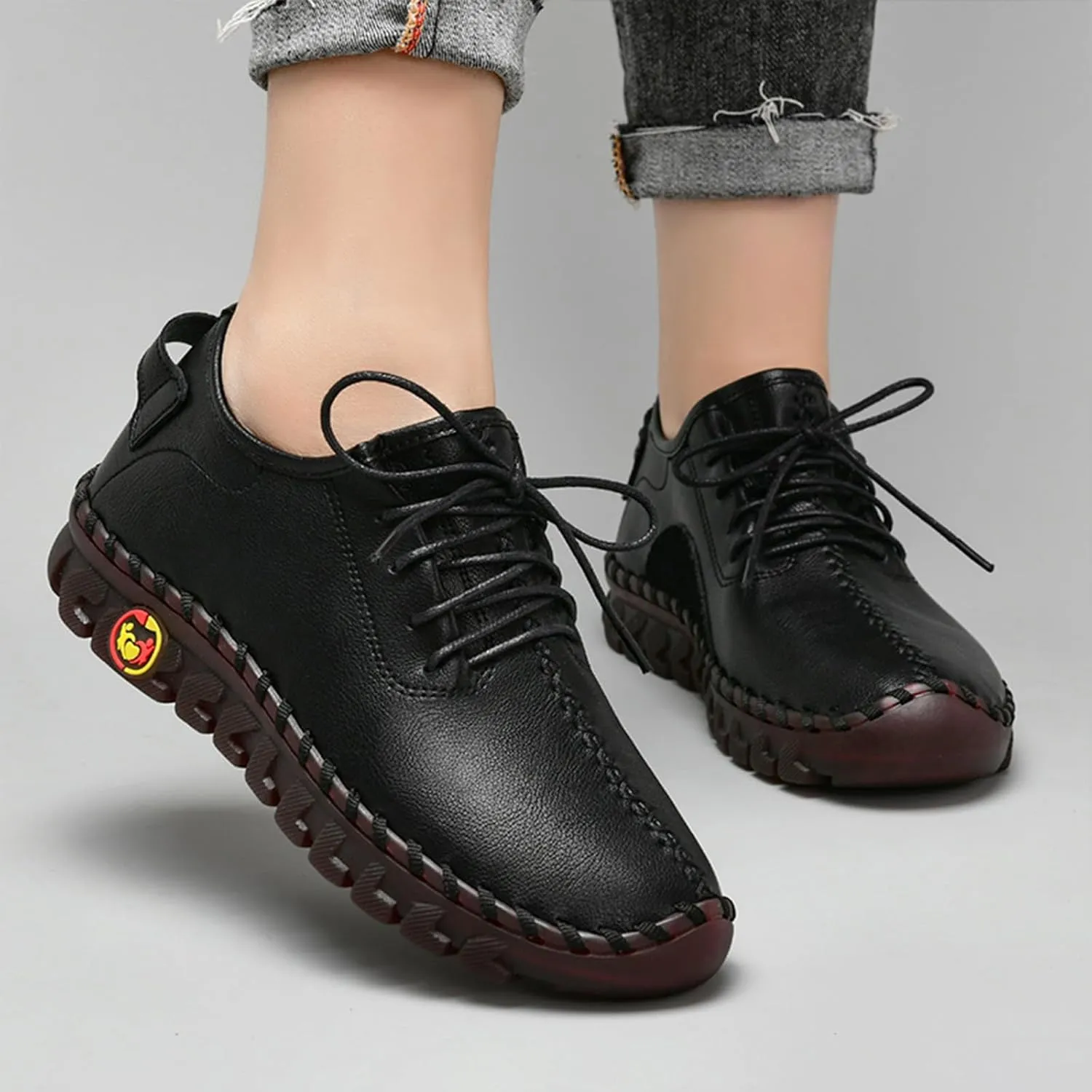 Women's Leather Lace-up Soft Sole Flat Shoes Hand Stitching Comfort Non-Slip Mom Loafers Casual Hollow Breathable Comfortable Soft Sole Driving Walking Shoes